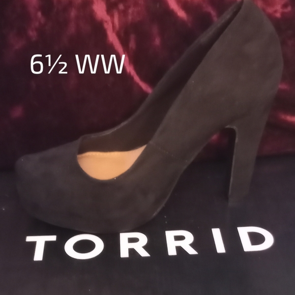 Shoes - Picture 4 of 8